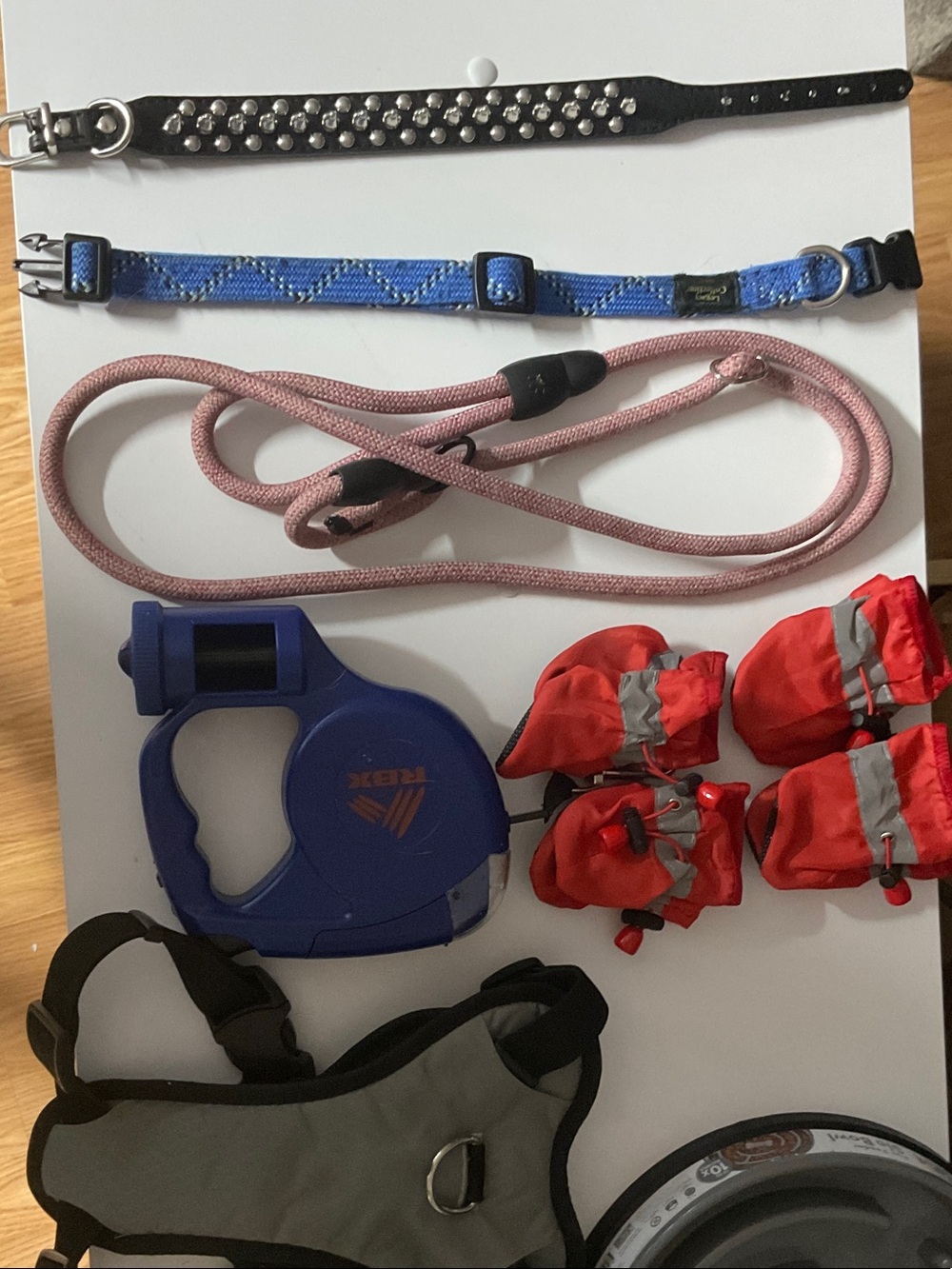 Retractable Blue Dog Leash with Pink Rope and Red Paw Covers